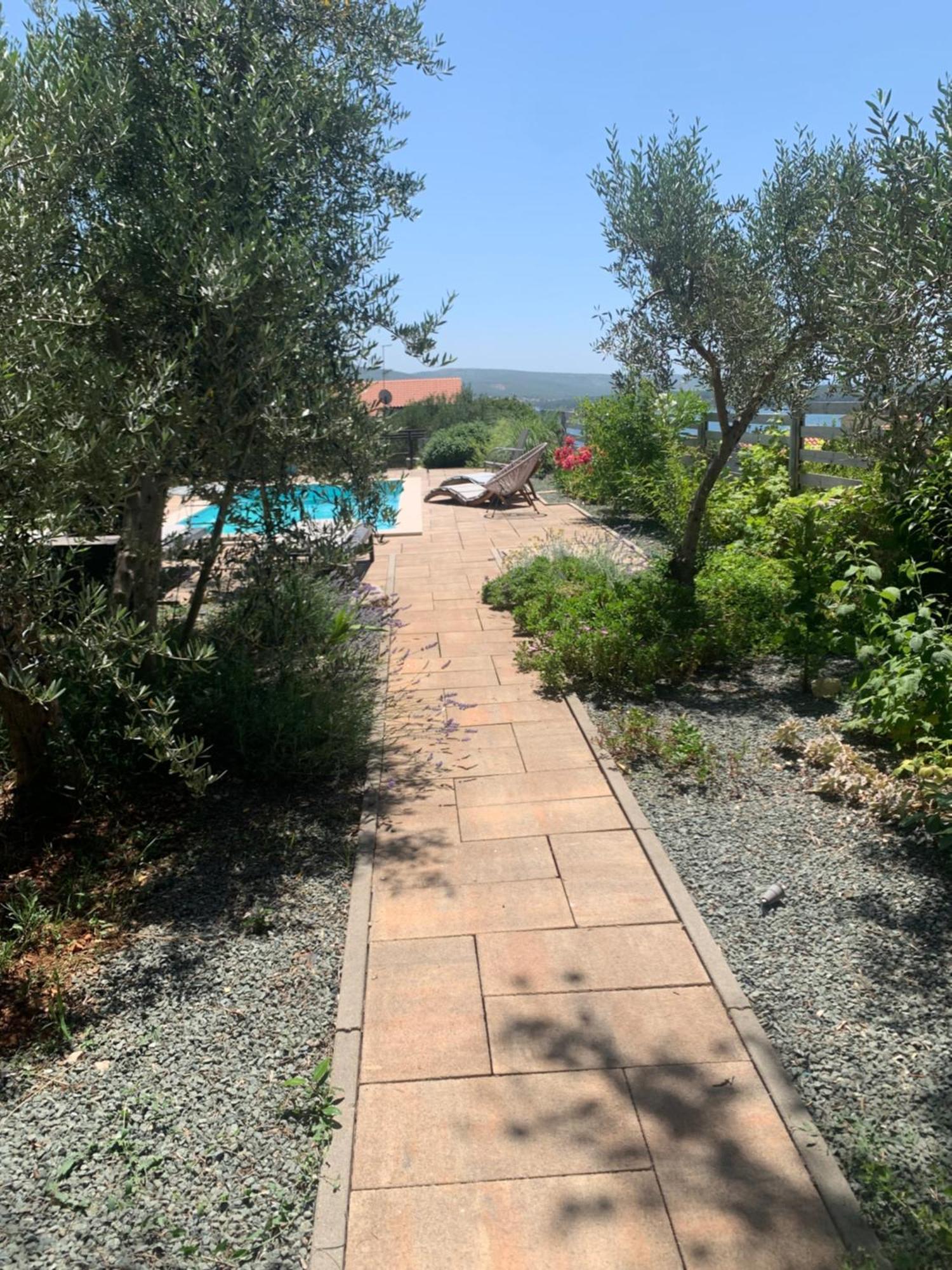 Lili Apartments, Sv Dunata 18 Kornic Bagian luar foto